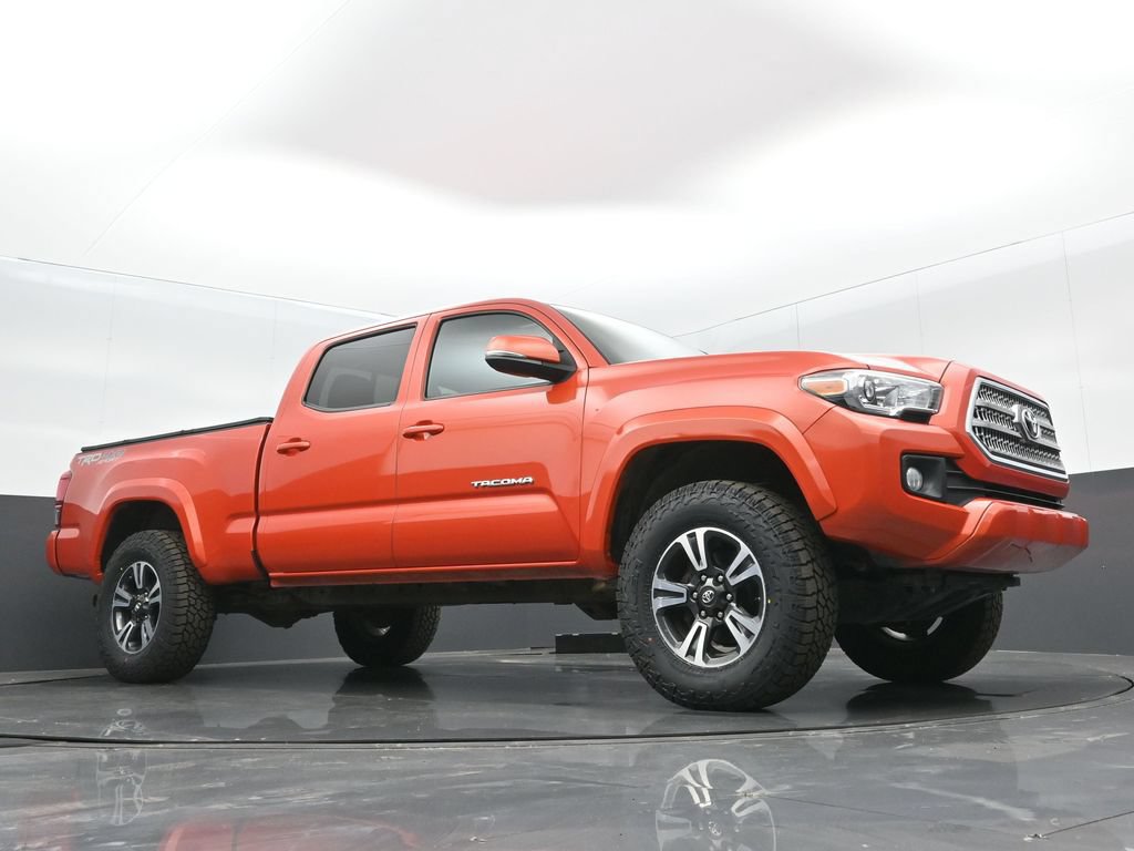 Used 2016 Toyota Tacoma TRD Sport w/ Towing Package AWD/4WD image 10