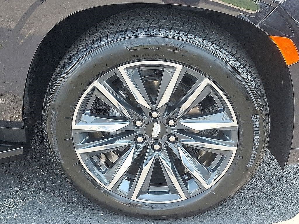Certified 2024 Cadillac Escalade ESV Sport Platinum AWD/4WD image 8