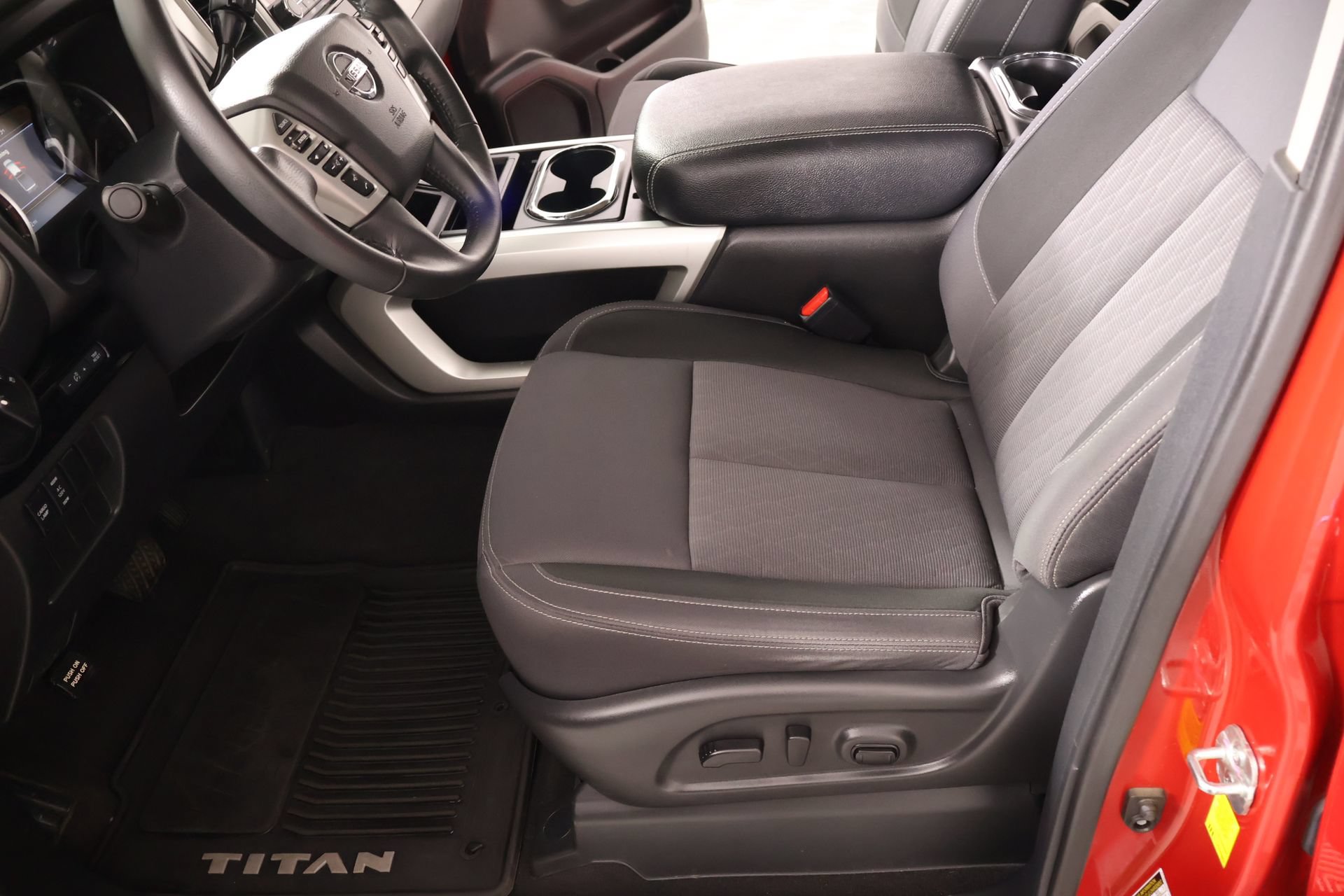 Used 2021 Nissan Titan SV w/ SV Convenience Package AWD/4WD image 12