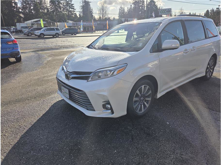 Used 2020 Toyota Sienna Limited Premium w/ Carpet Mat Package image 2