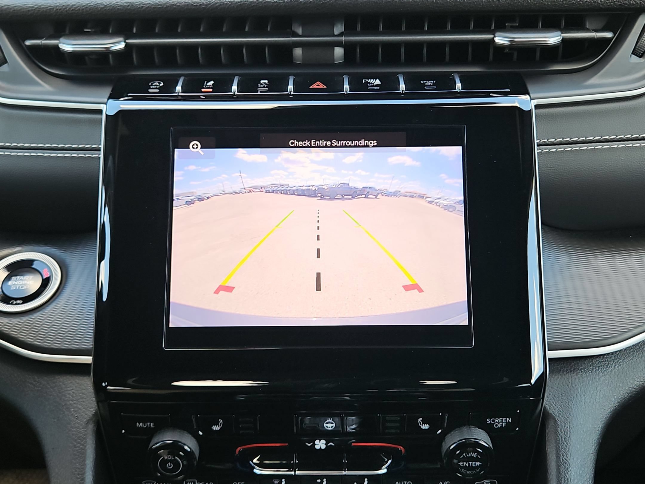 Used 2025 Jeep Grand Cherokee Laredo RWD image 18
