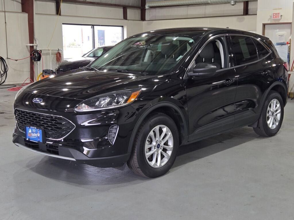 Used 2022 Ford Escape SE w/ Cold Weather Package image 5