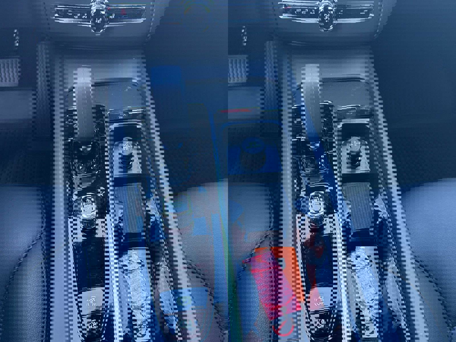 New 2025 Volvo XC60 B5 Core w/ Climate Package image 33