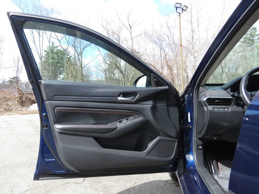 Used 2021 Nissan Altima 2.5 SR AWD/4WD image 9