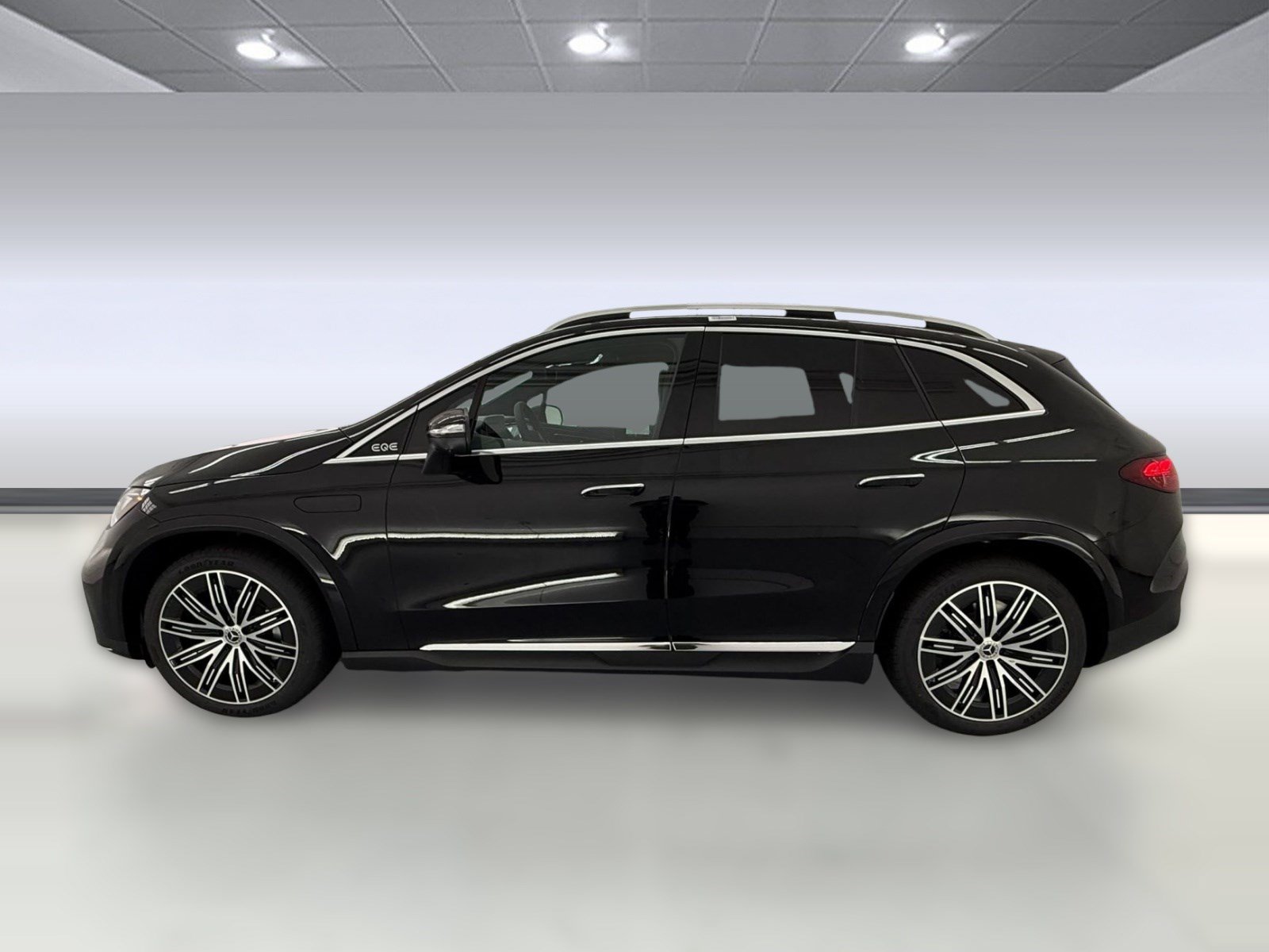 New 2027 Mercedes-Benz EQE 320+ SUV image 2