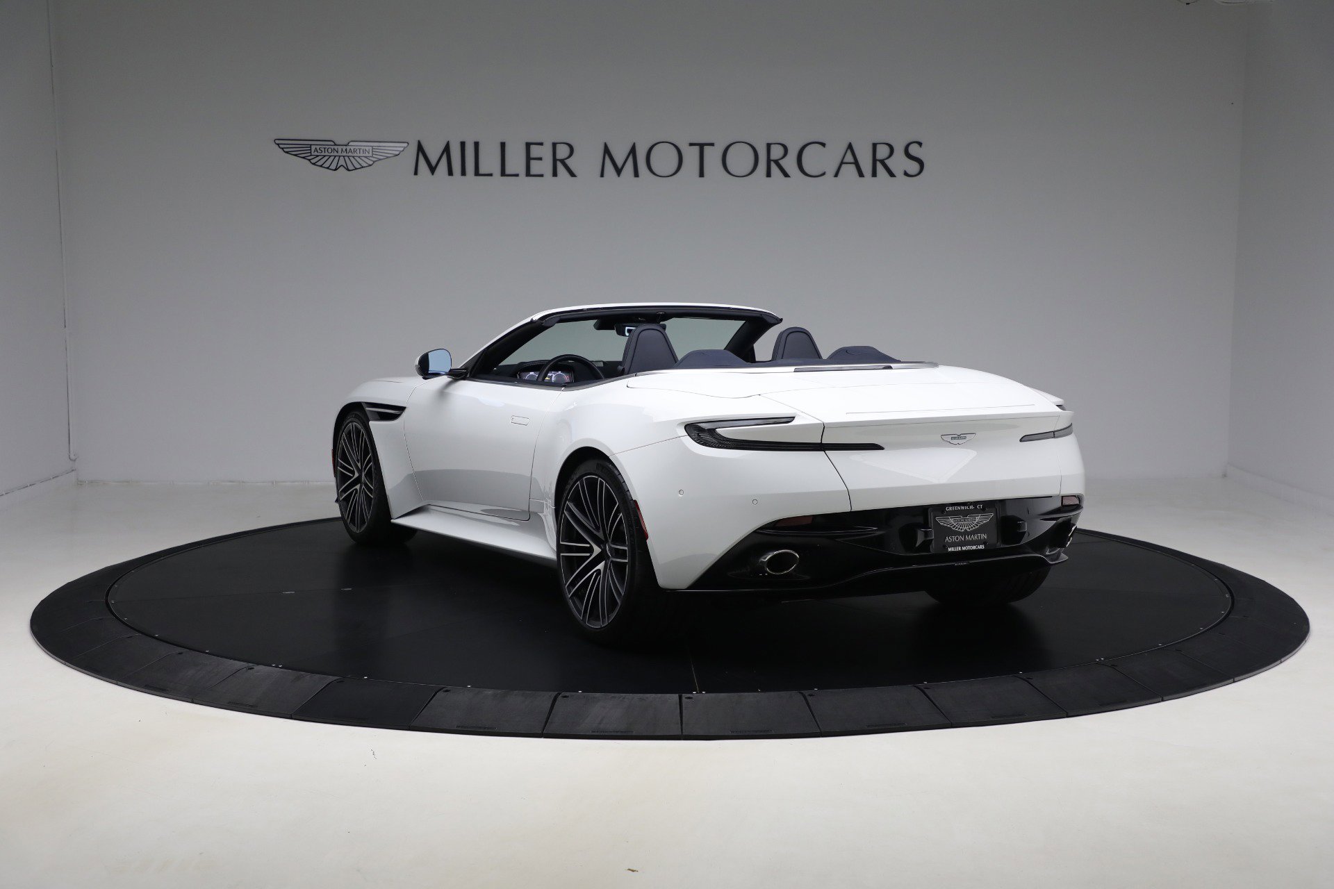 Used 2024 Aston Martin DB12 Convertible image 5