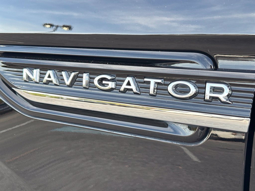 Used 2023 Lincoln Navigator Reserve AWD/4WD image 4