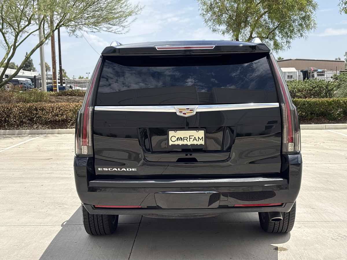 Used 2016 Cadillac Escalade Platinum AWD/4WD image 4