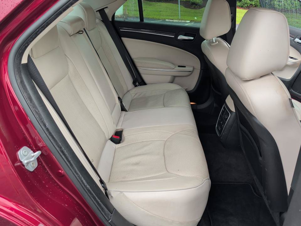 Used 2017 Chrysler 300 C RWD image 33
