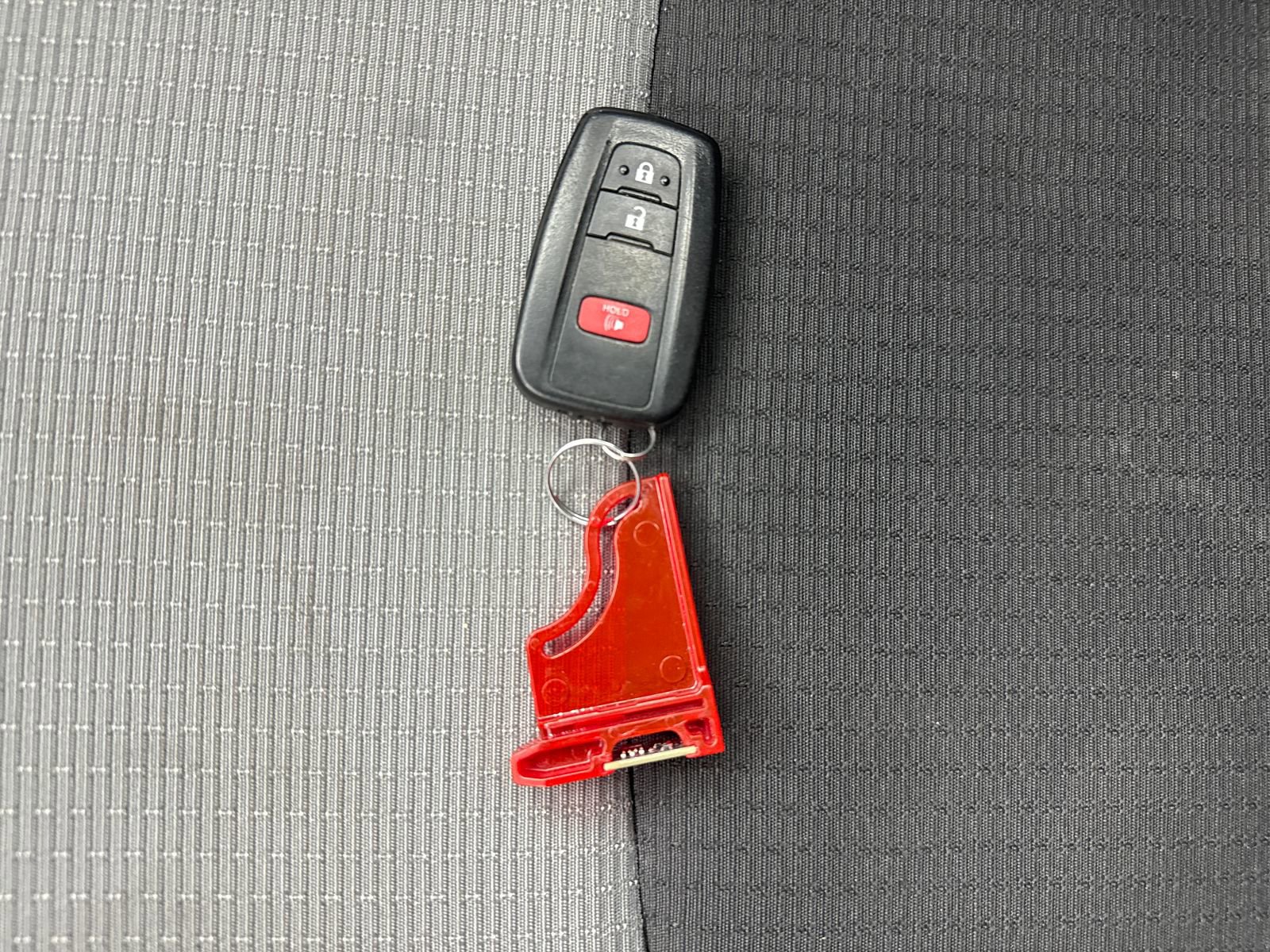 Used 2019 Toyota C-HR XLE FWD image 54