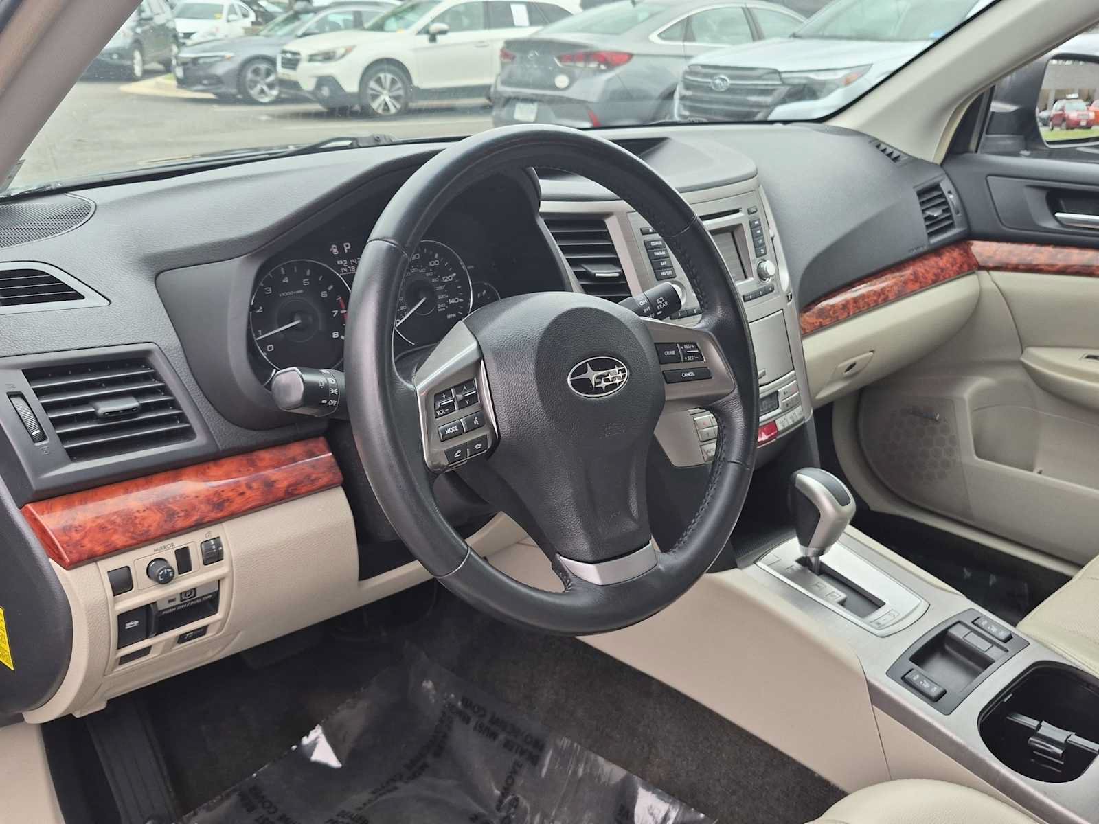 Used 2012 Subaru Outback 2.5i Limited w/ Moonroof Pkg AWD/4WD image 10