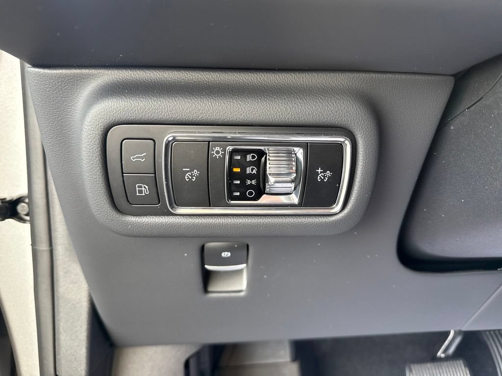 Used 2026 Lincoln Nautilus Premier AWD/4WD image 13