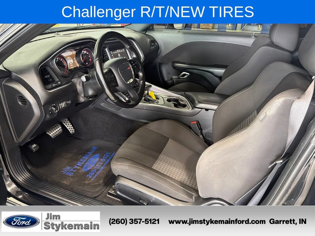 Used 2020 Dodge Challenger R/T RWD image 2