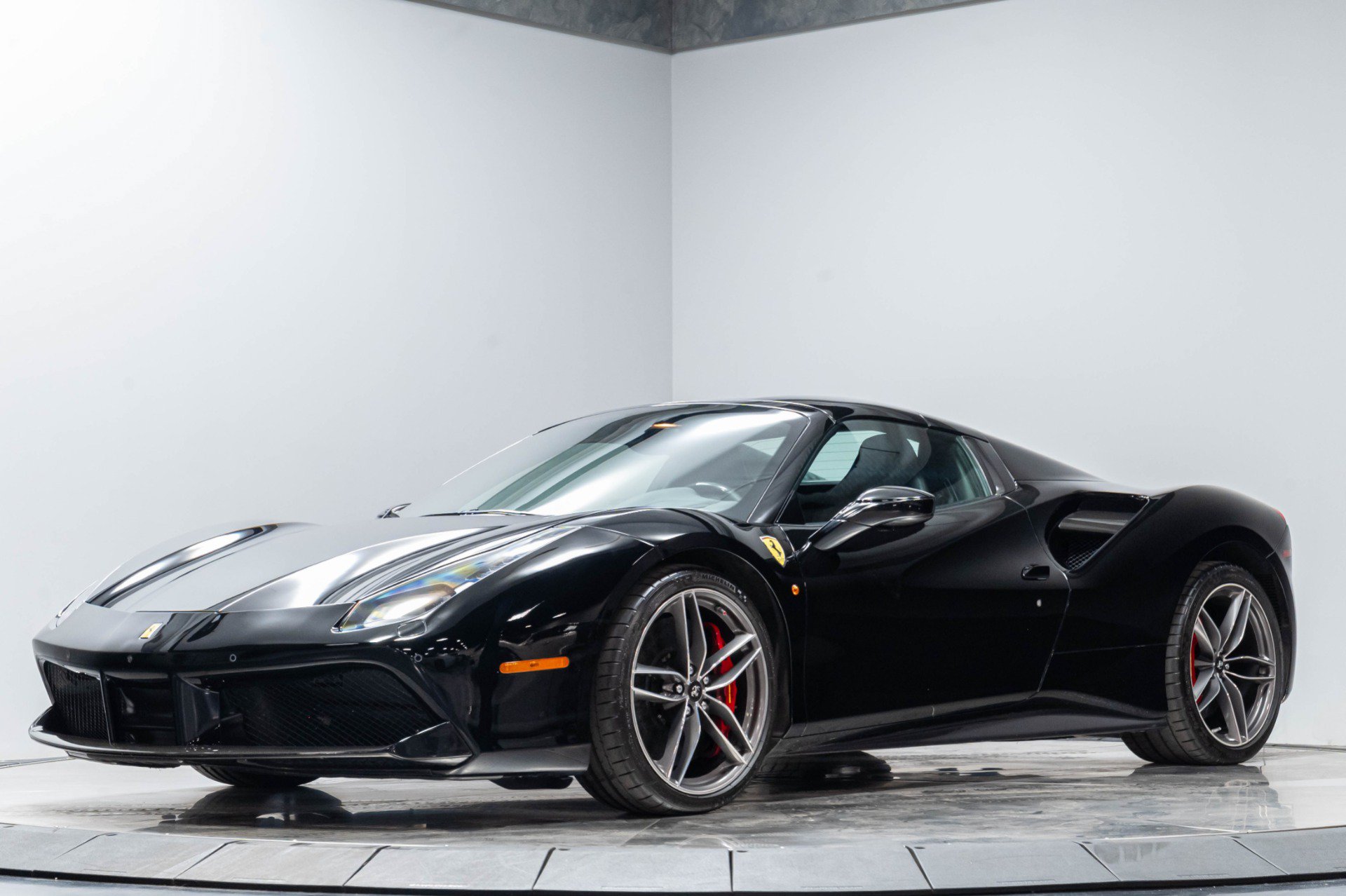 Used 2016 Ferrari 488 Spider RWD image 3