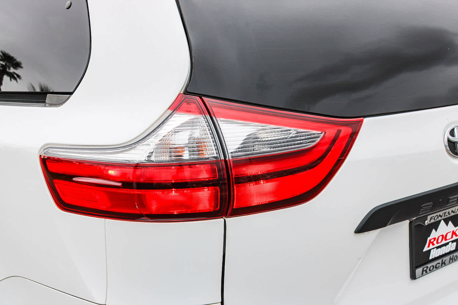 Used 2020 Toyota Sienna L image 7