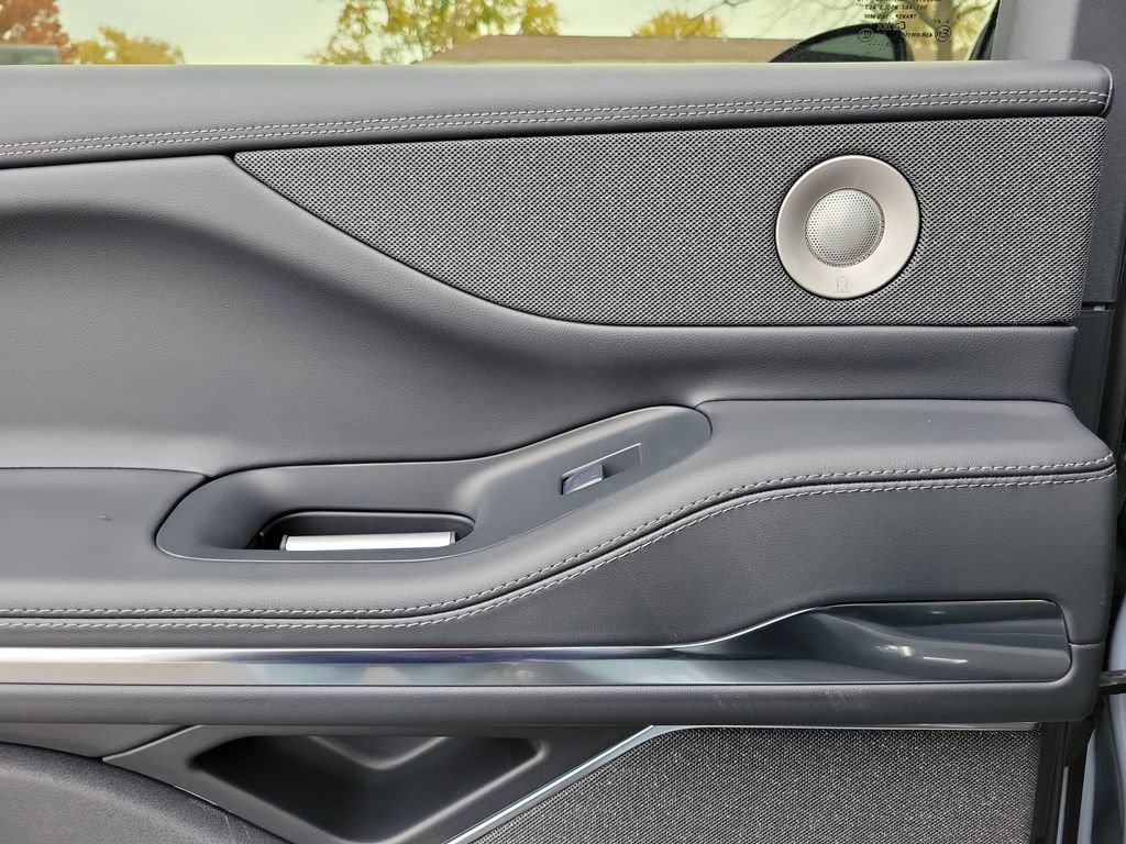 New 2025 Lincoln Navigator L Reserve w/ Jet Appearance Package image 14