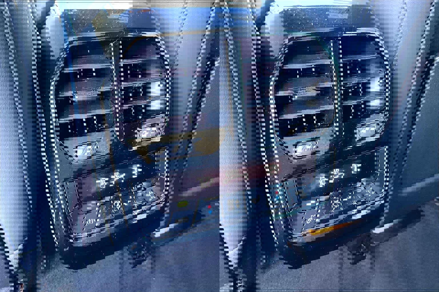 Used 2023 BMW iX xDrive50 image 30