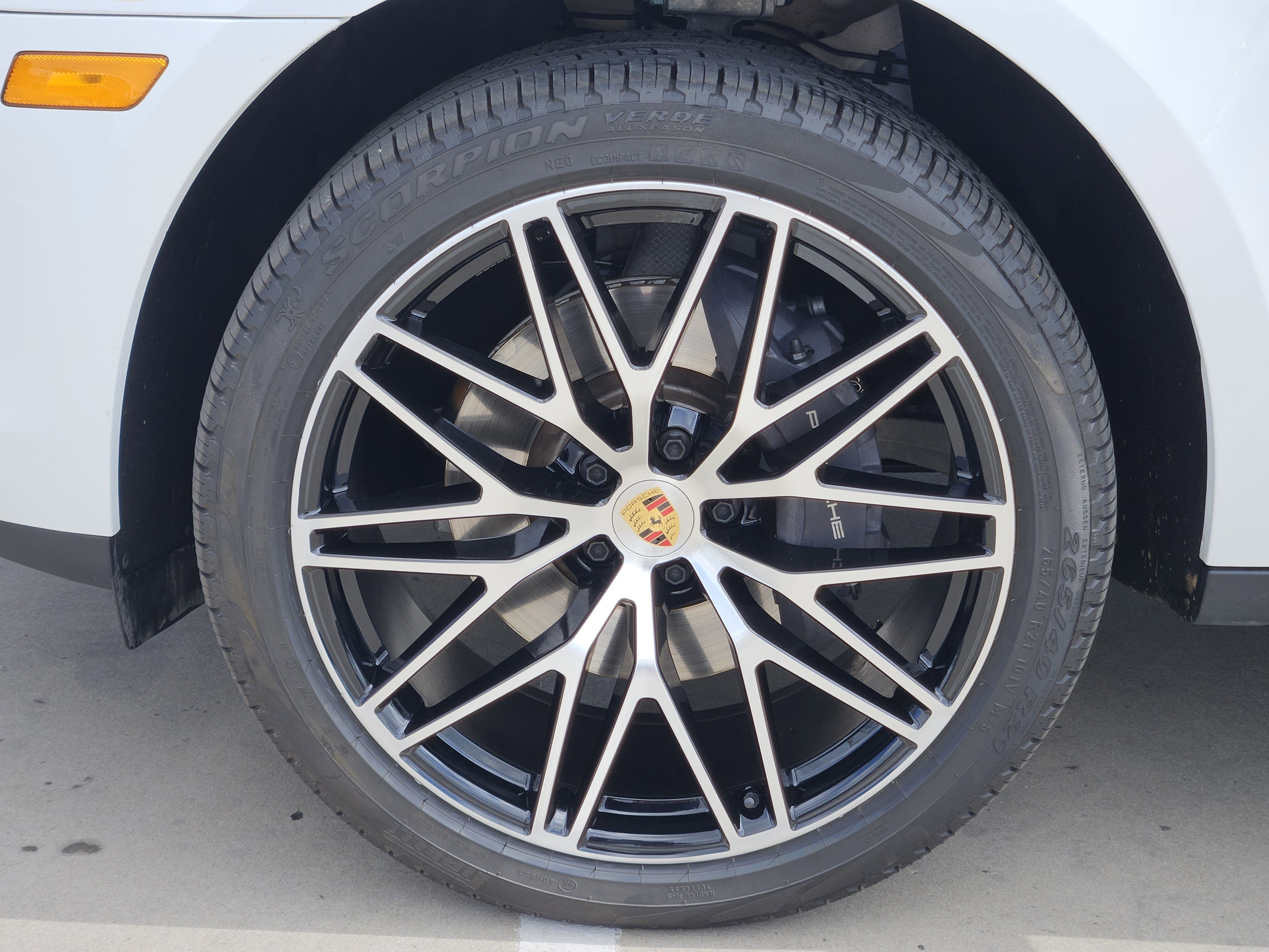 Certified 2026 Porsche Macan AWD/4WD image 14