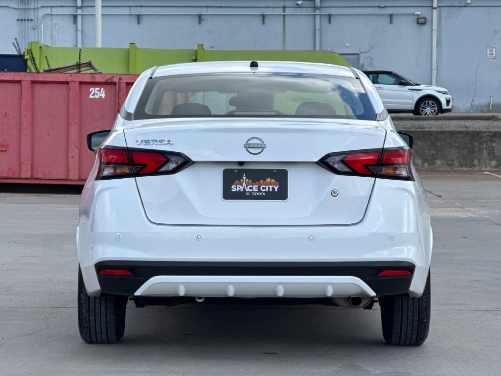 Used 2024 Nissan Versa S FWD image 5