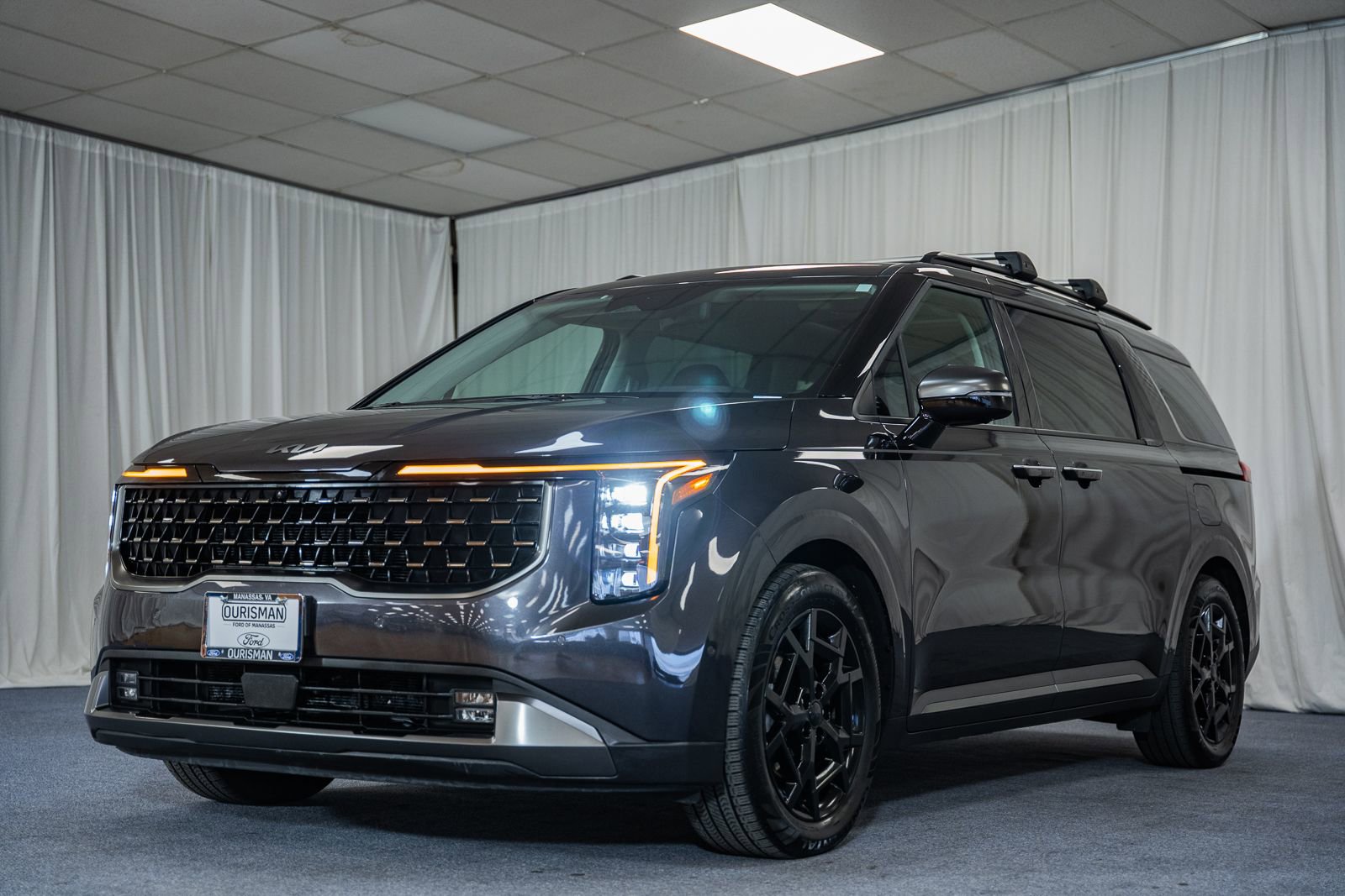 Used 2025 Kia Carnival SX Prestige image 3