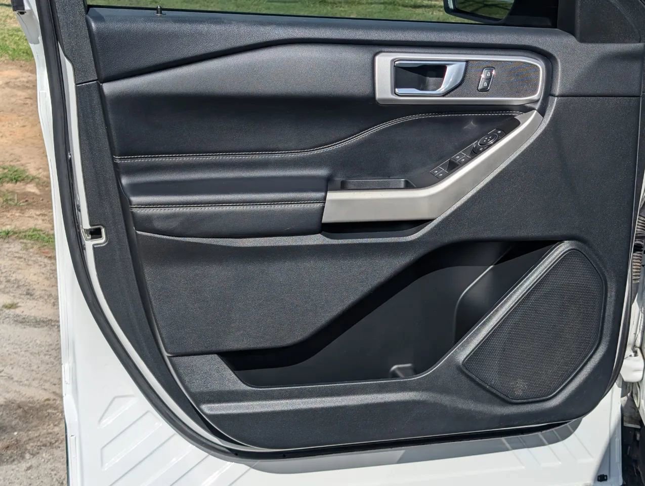 Used 2022 Ford Explorer XLT image 16