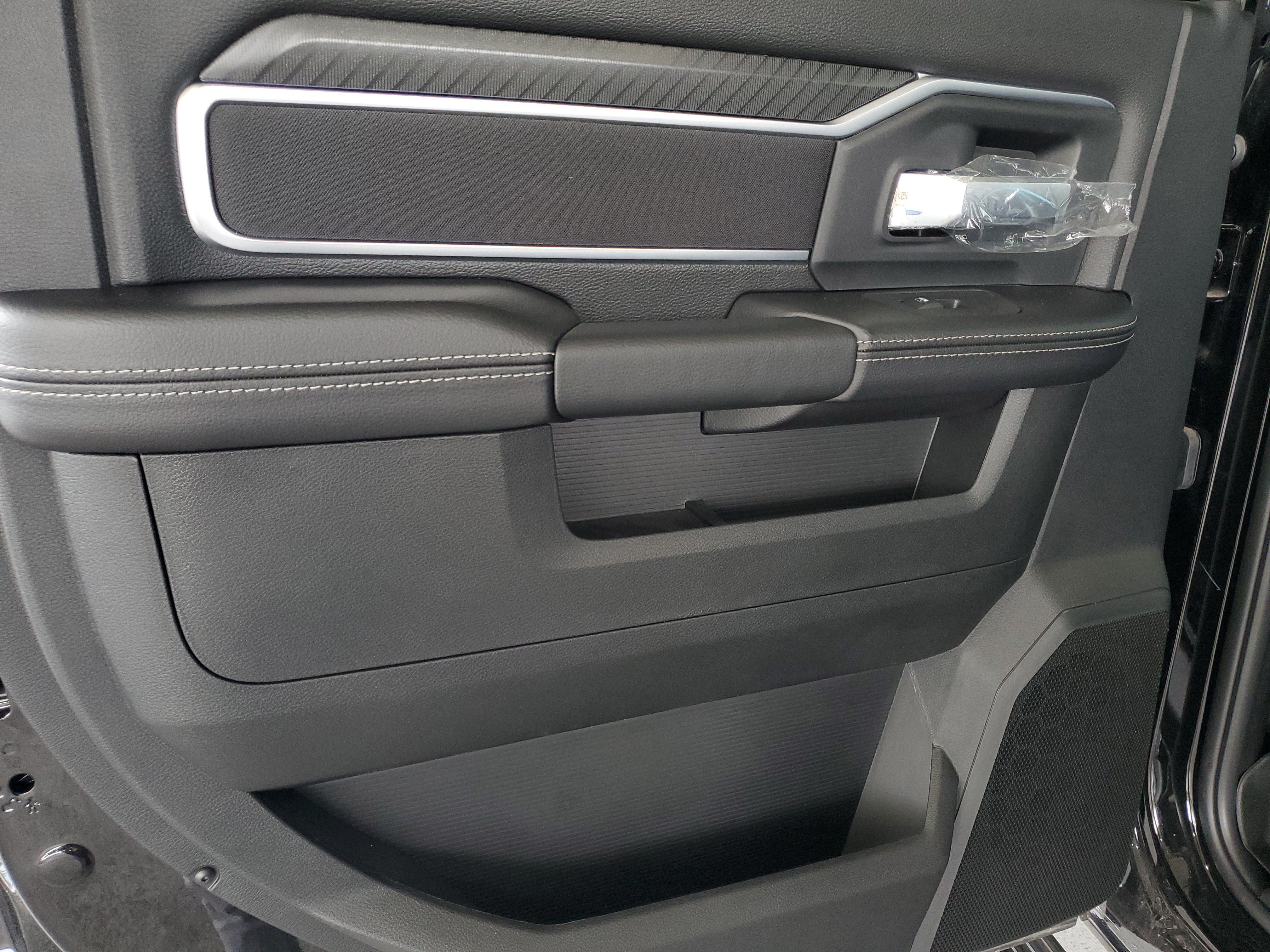 New 2025 RAM 2500 Big Horn AWD/4WD image 13