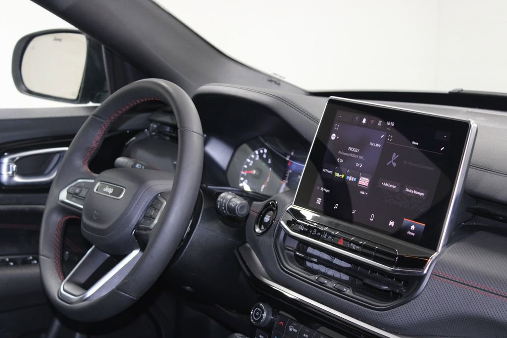 Used 2025 Jeep Compass Trailhawk image 27