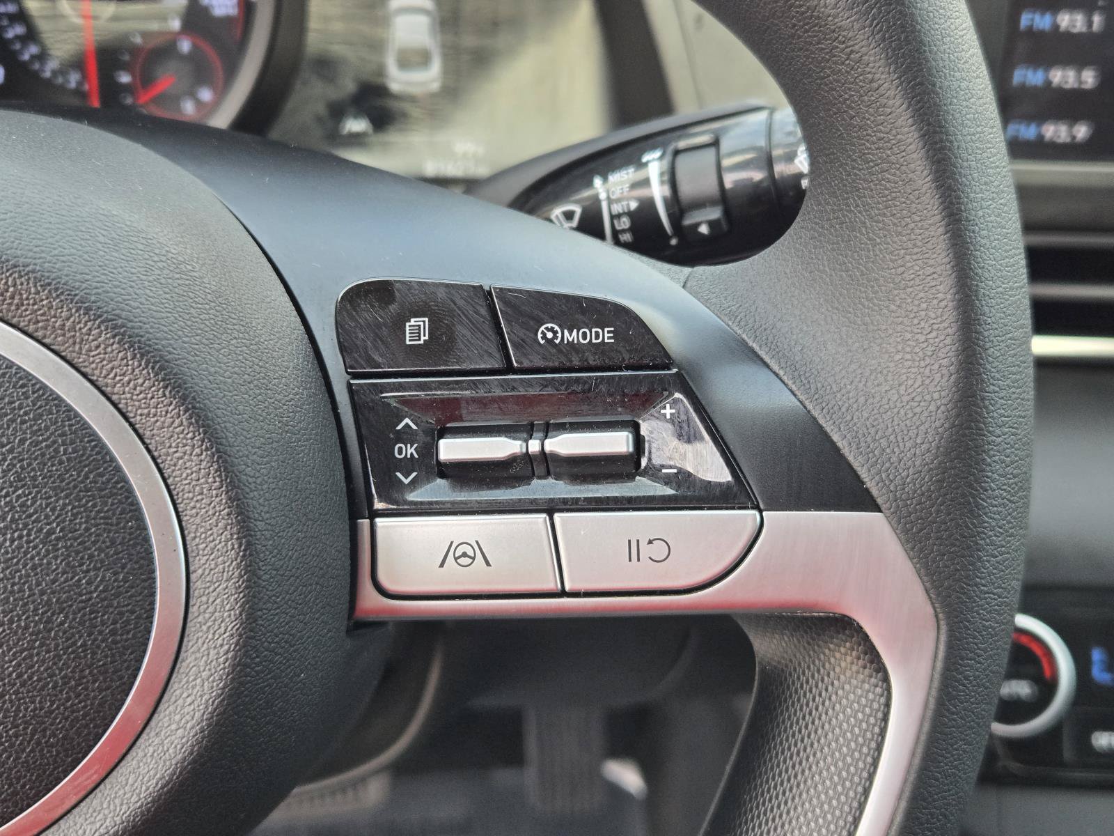 Used 2022 Hyundai Elantra SEL FWD image 17