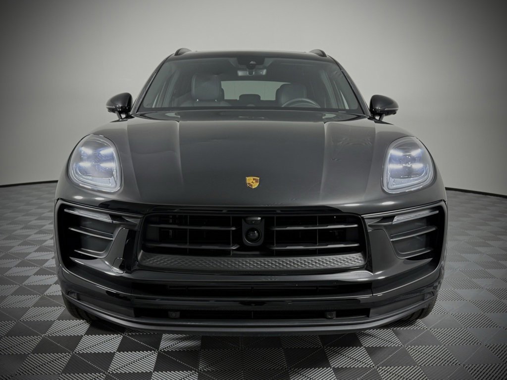 Certified 2025 Porsche Macan image 8