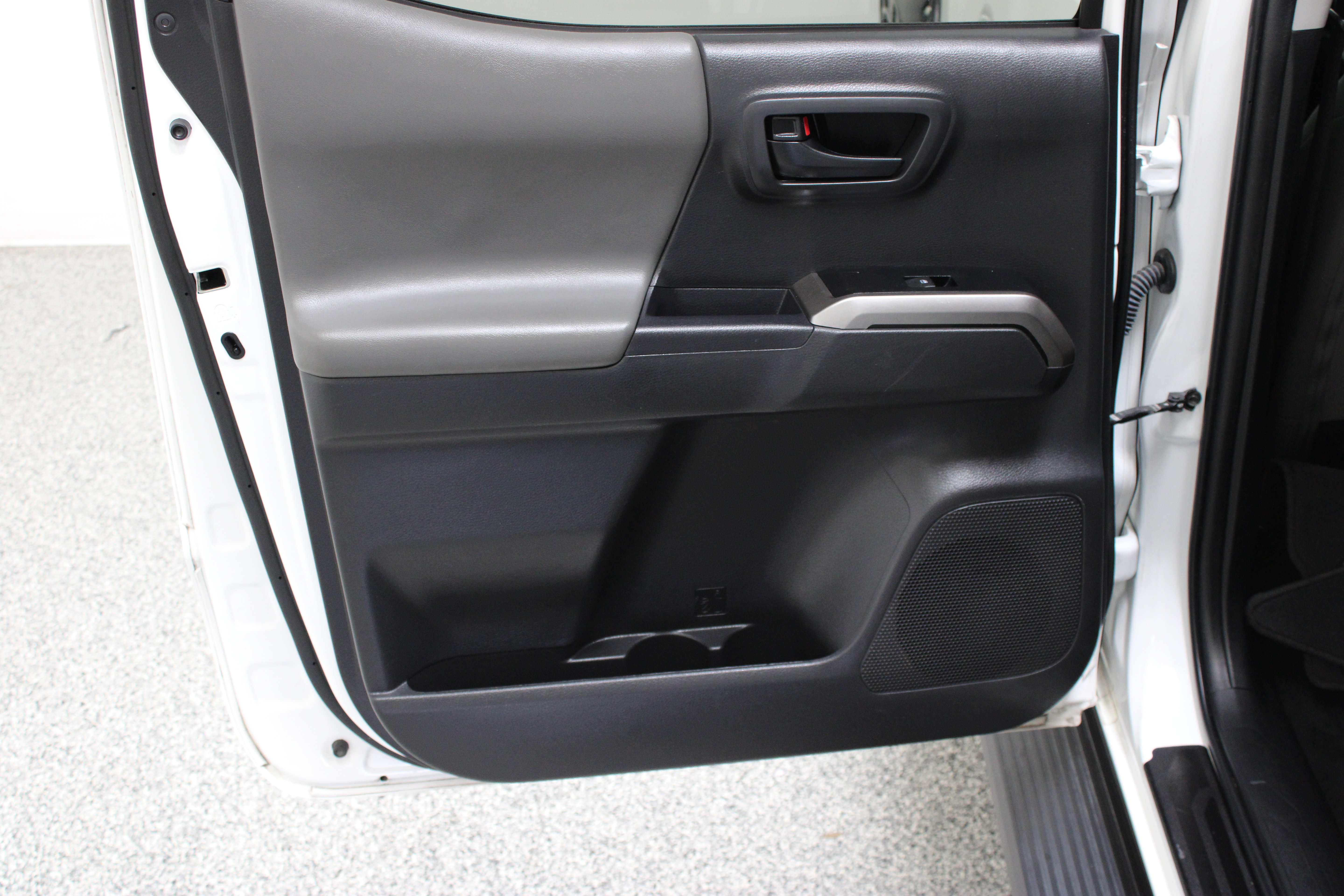 Used 2023 Toyota Tacoma SR5 RWD image 25
