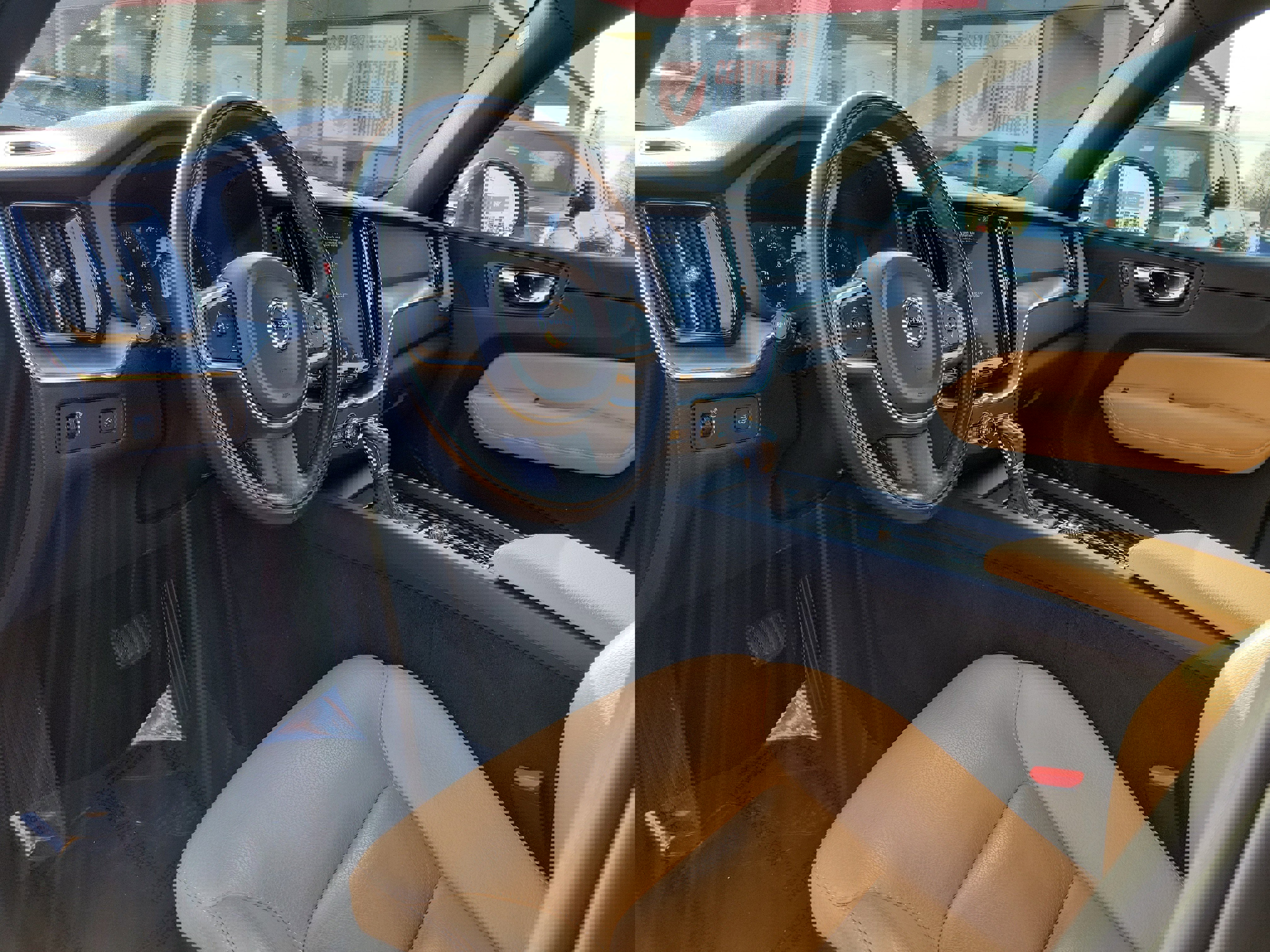 Used 2020 Volvo XC60 T5 Momentum w/ Protection Package Premier image 19