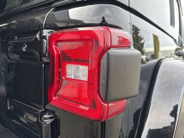 Used 2022 Jeep Wrangler Unlimited Sahara w/ Cold Weather Group image 15