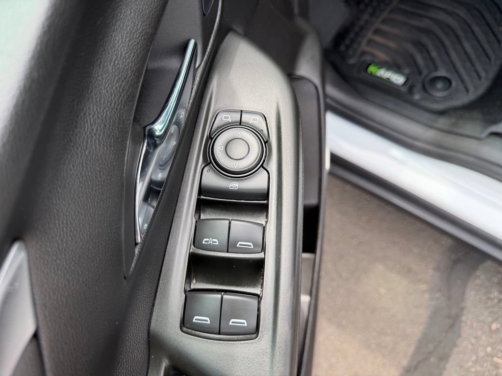 Used 2023 Chevrolet Bolt LT w/ Infotainment Package FWD image 13