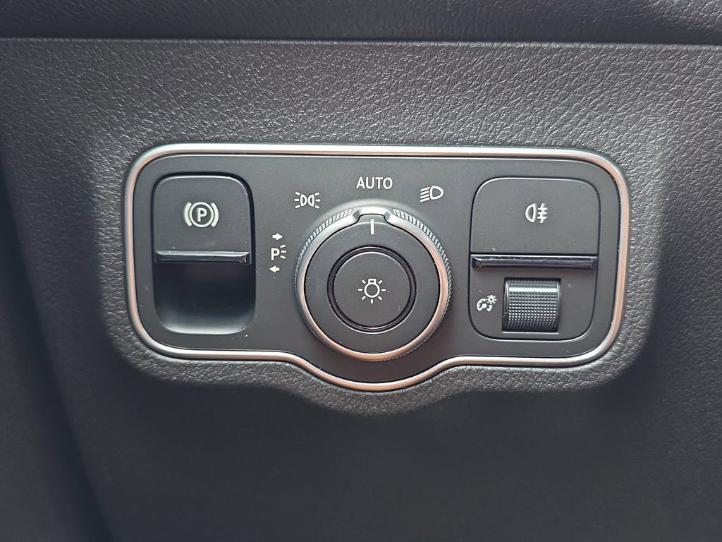 Used 2025 Mercedes-Benz GLB 35 AMG 4MATIC image 27