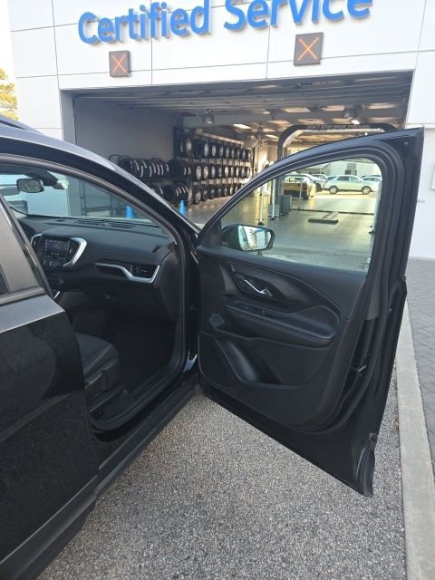 Used 2023 GMC Terrain SLE w/ Driver Convenience Package image 20