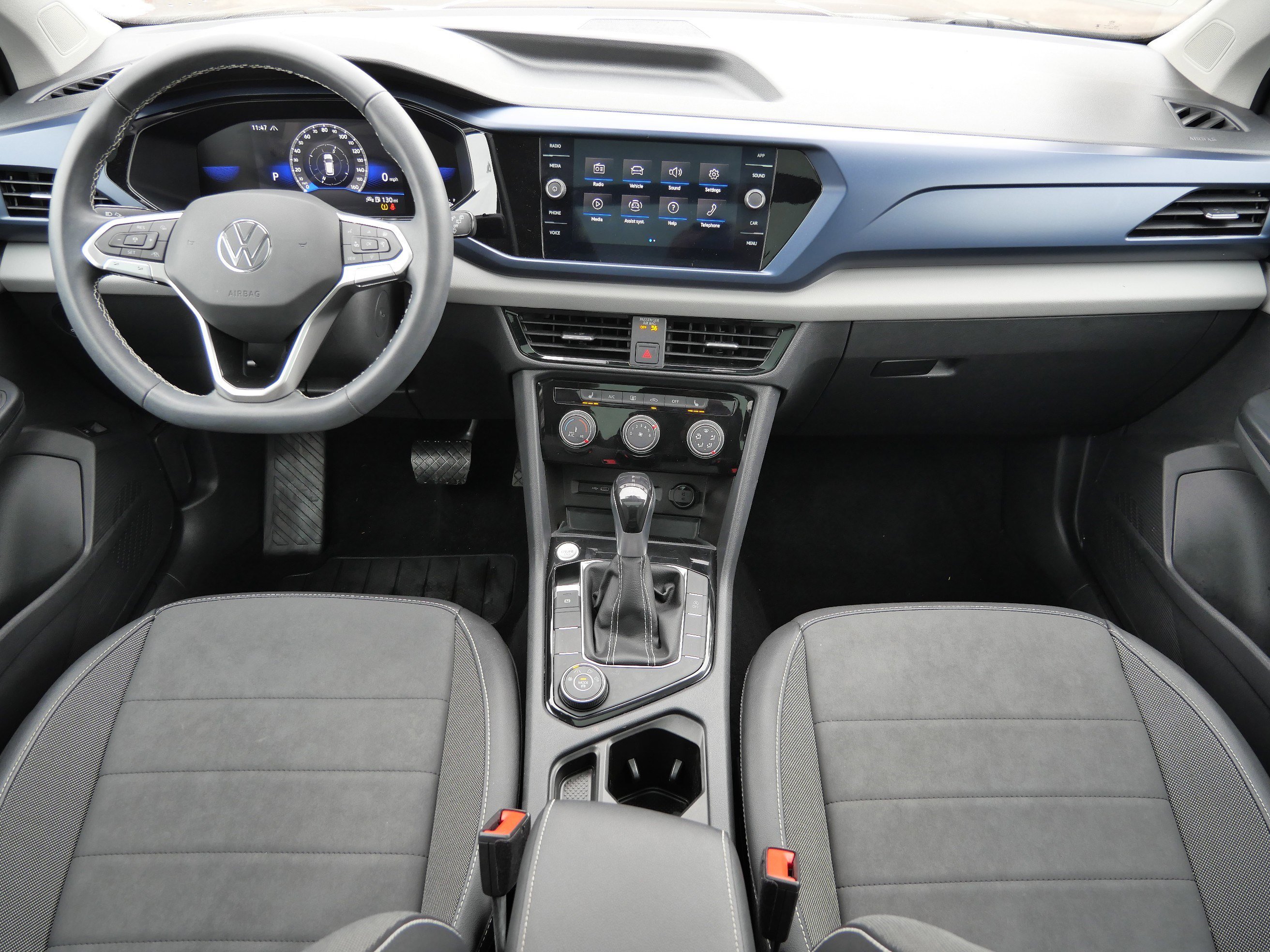 Certified 2023 Volkswagen Taos SE w/ Panoramic Sunroof Package image 10