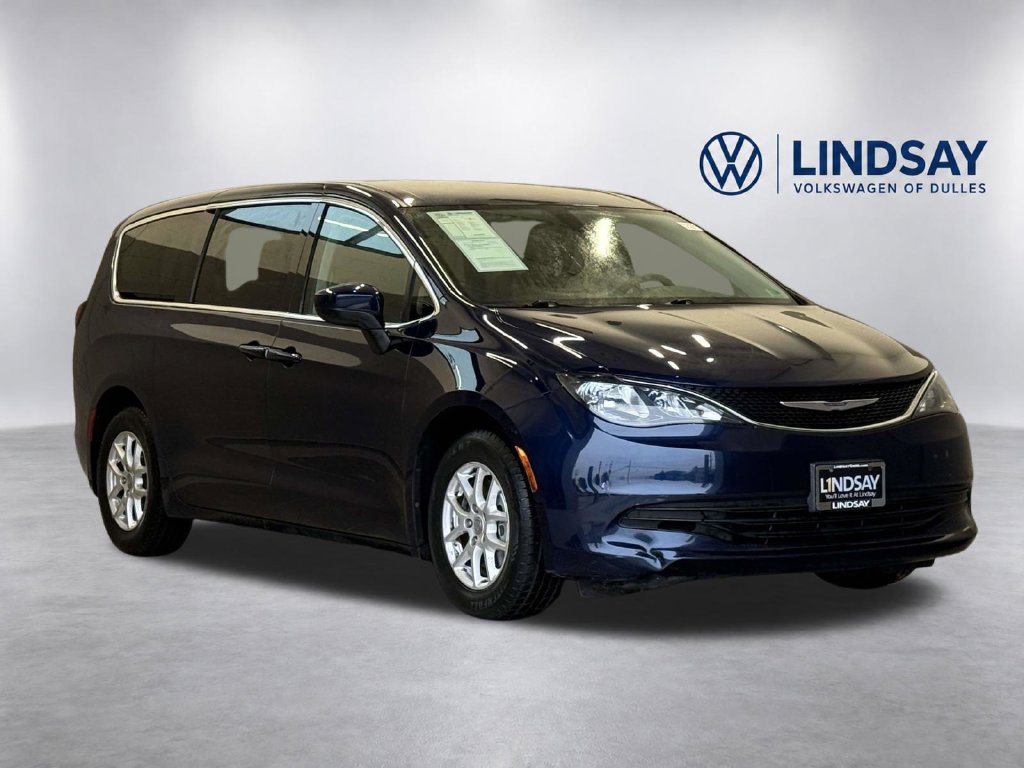 Used 2017 Chrysler Pacifica Touring FWD image 1