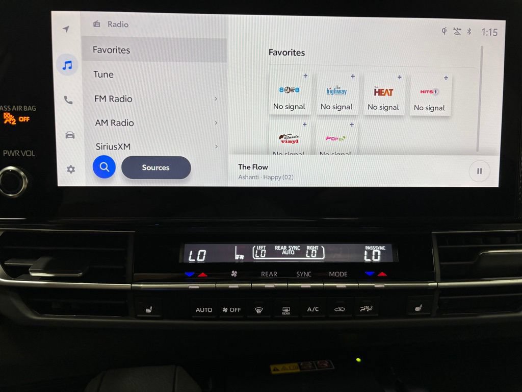 Used 2025 Toyota Sienna XSE FWD image 27