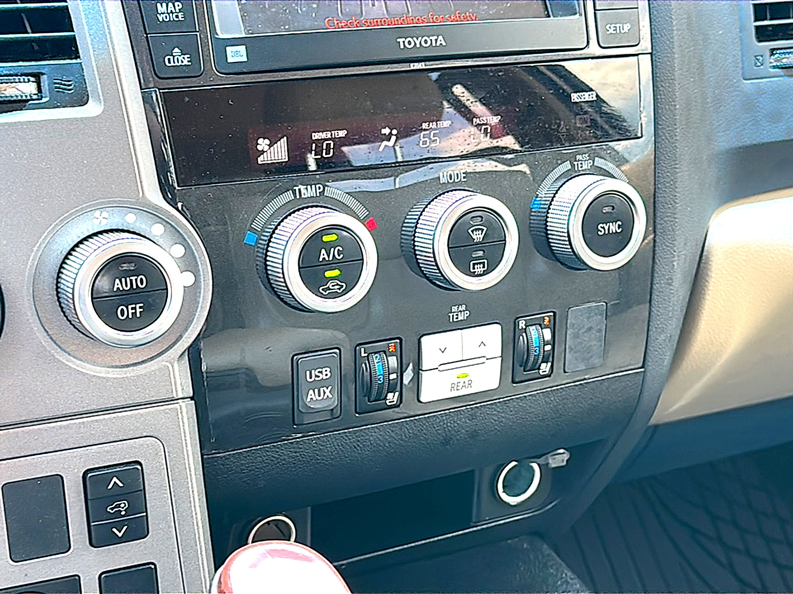 Used 2013 Toyota Sequoia Platinum RWD image 37