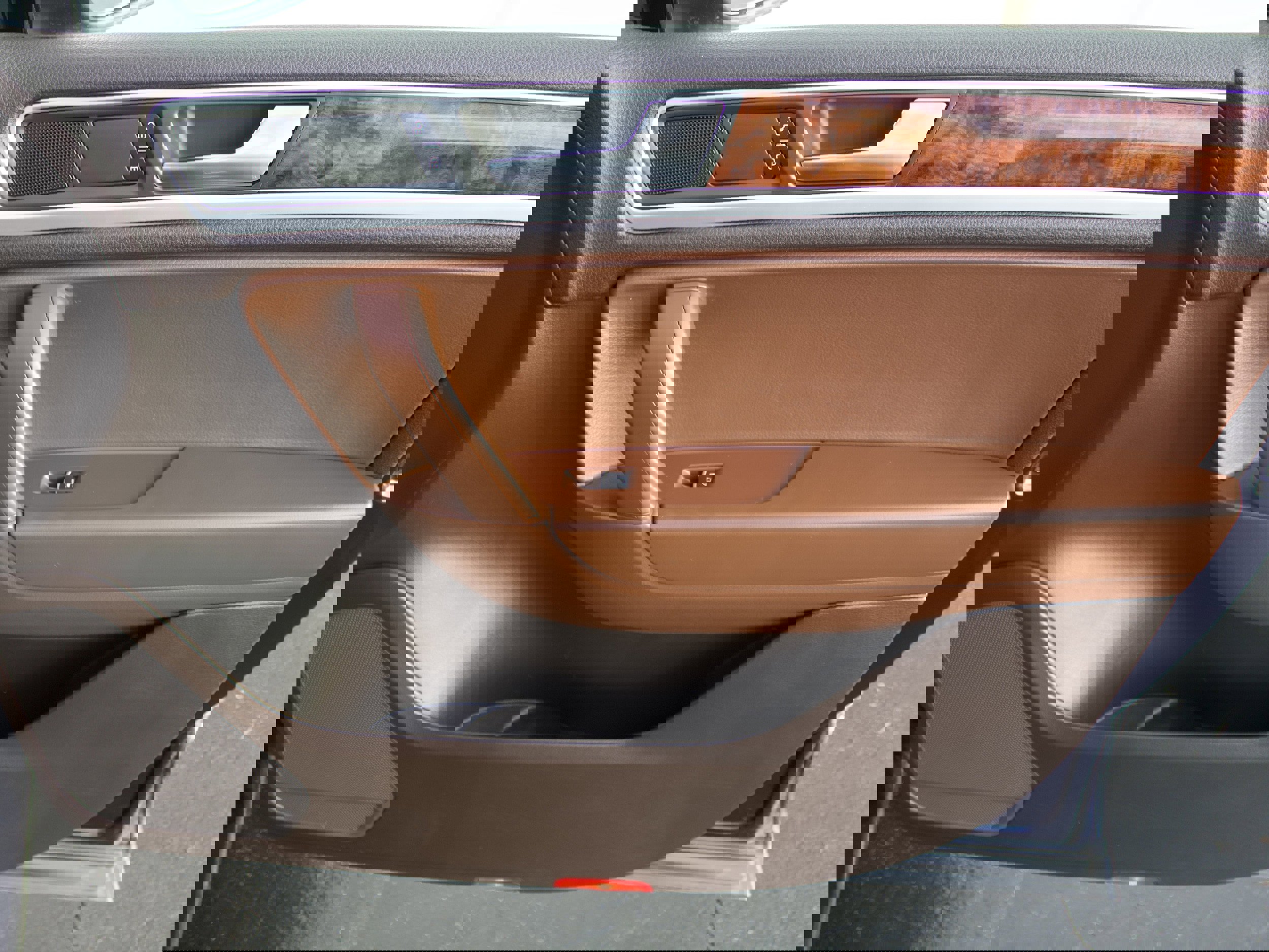 Used 2013 Volkswagen Touareg Executive image 35