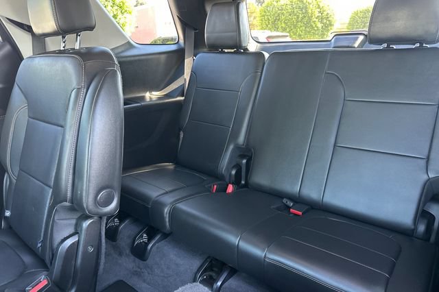Used 2020 Chevrolet Traverse Premier w/ Redline Edition AWD/4WD image 17