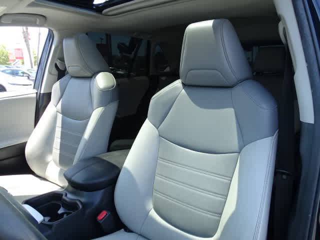 Used 2019 Toyota RAV4 Limited w/ Carpet Mat Package FWD image 19