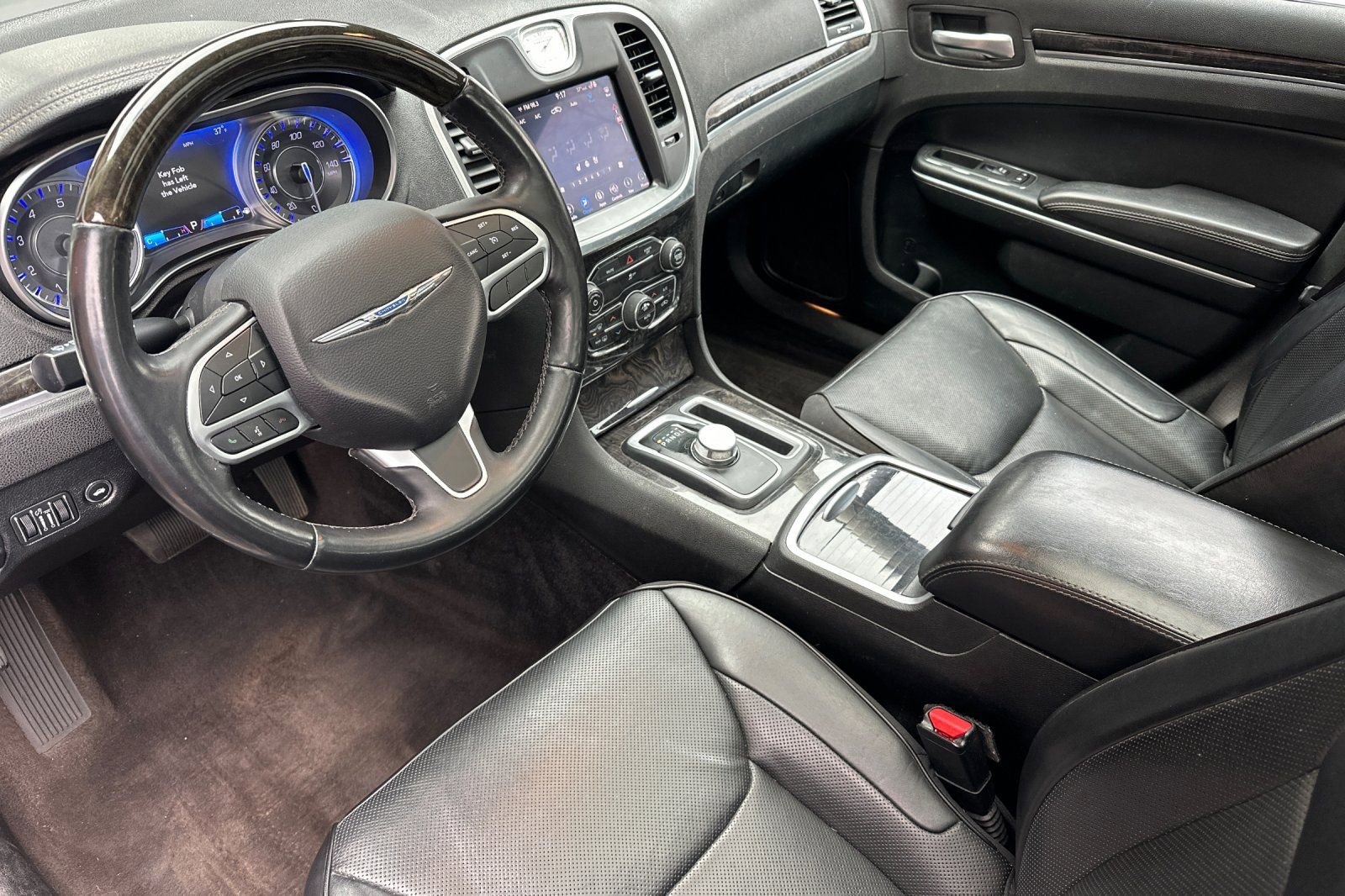Used 2018 Chrysler 300 Limited image 11