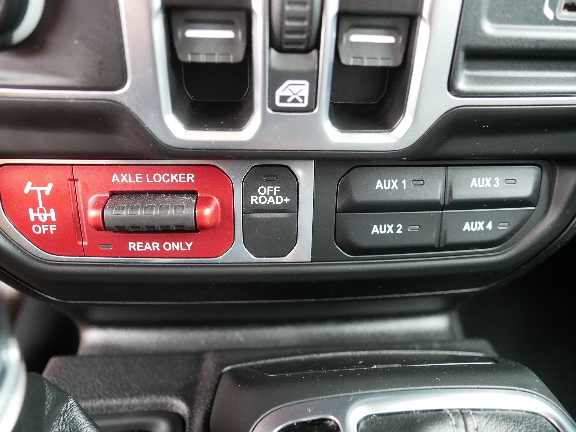 Used 2025 Jeep Gladiator Mojave AWD/4WD image 32