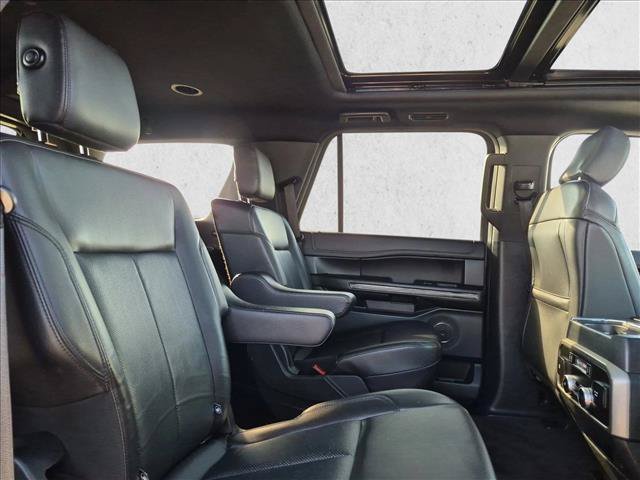 Used 2020 Ford Expedition XLT w/ Equipment Group 202A AWD/4WD image 23