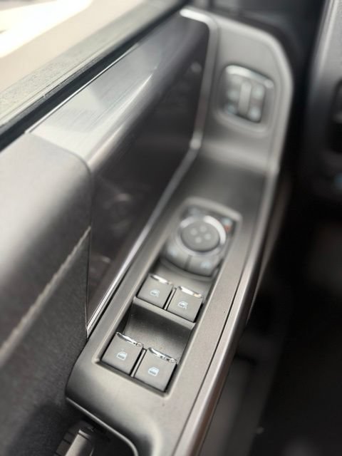 Used 2025 Ford F150 Lariat AWD/4WD image 19