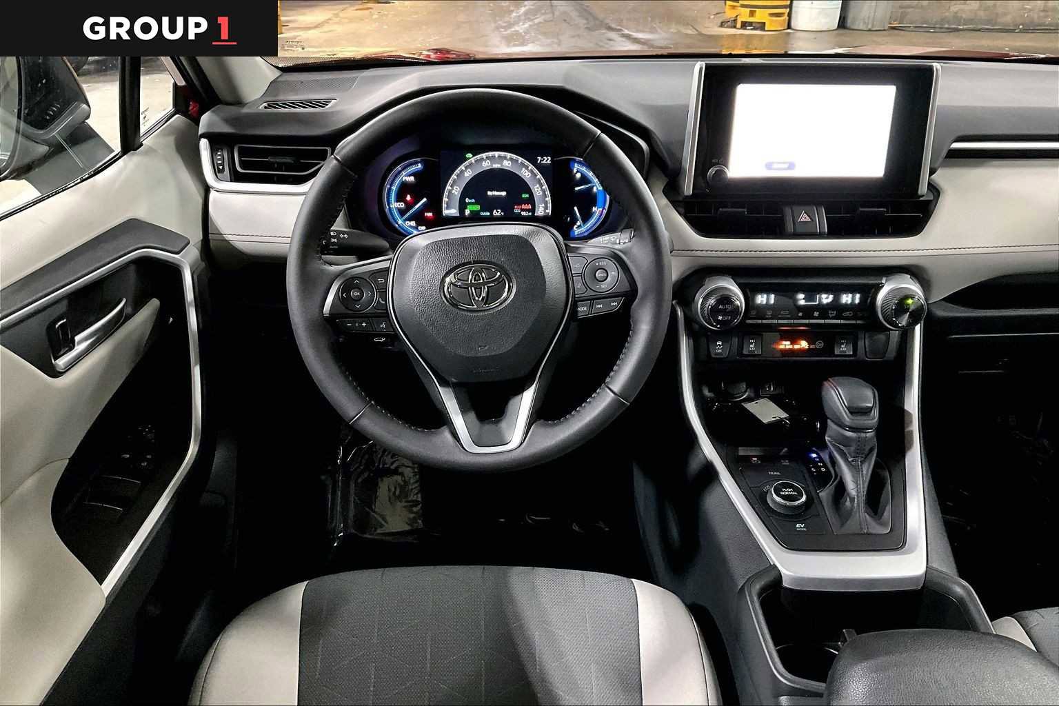 Used 2025 Toyota RAV4 XLE image 5