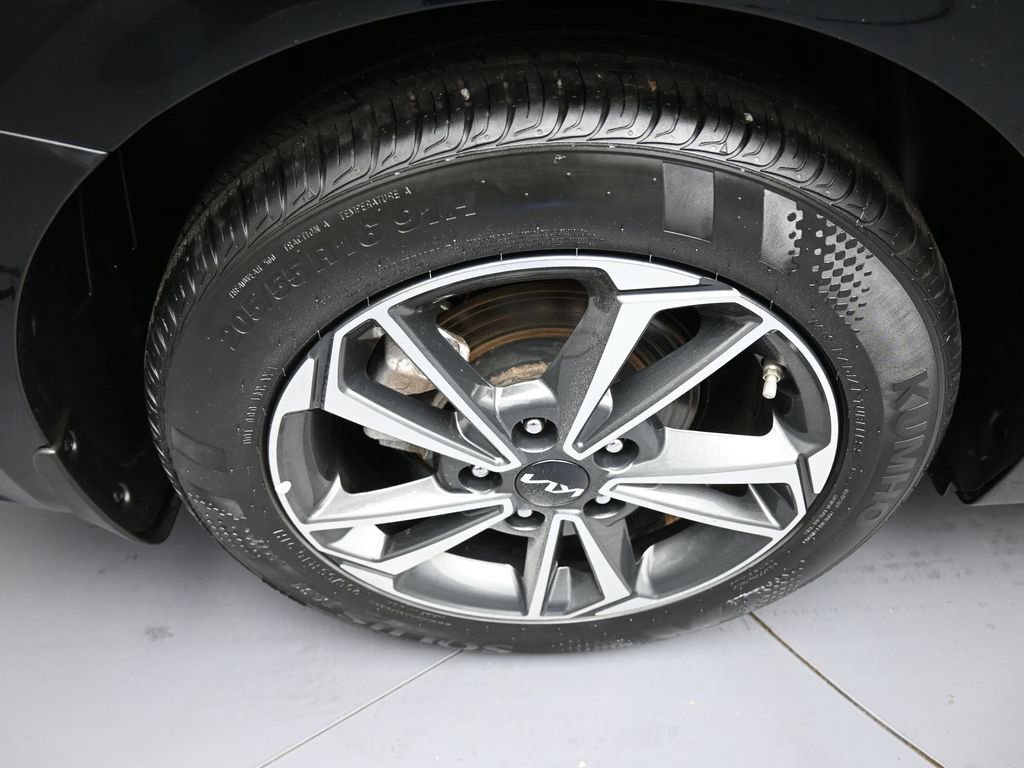 Certified 2023 Kia Forte LXS w/ LXS Technology Package FWD image 12