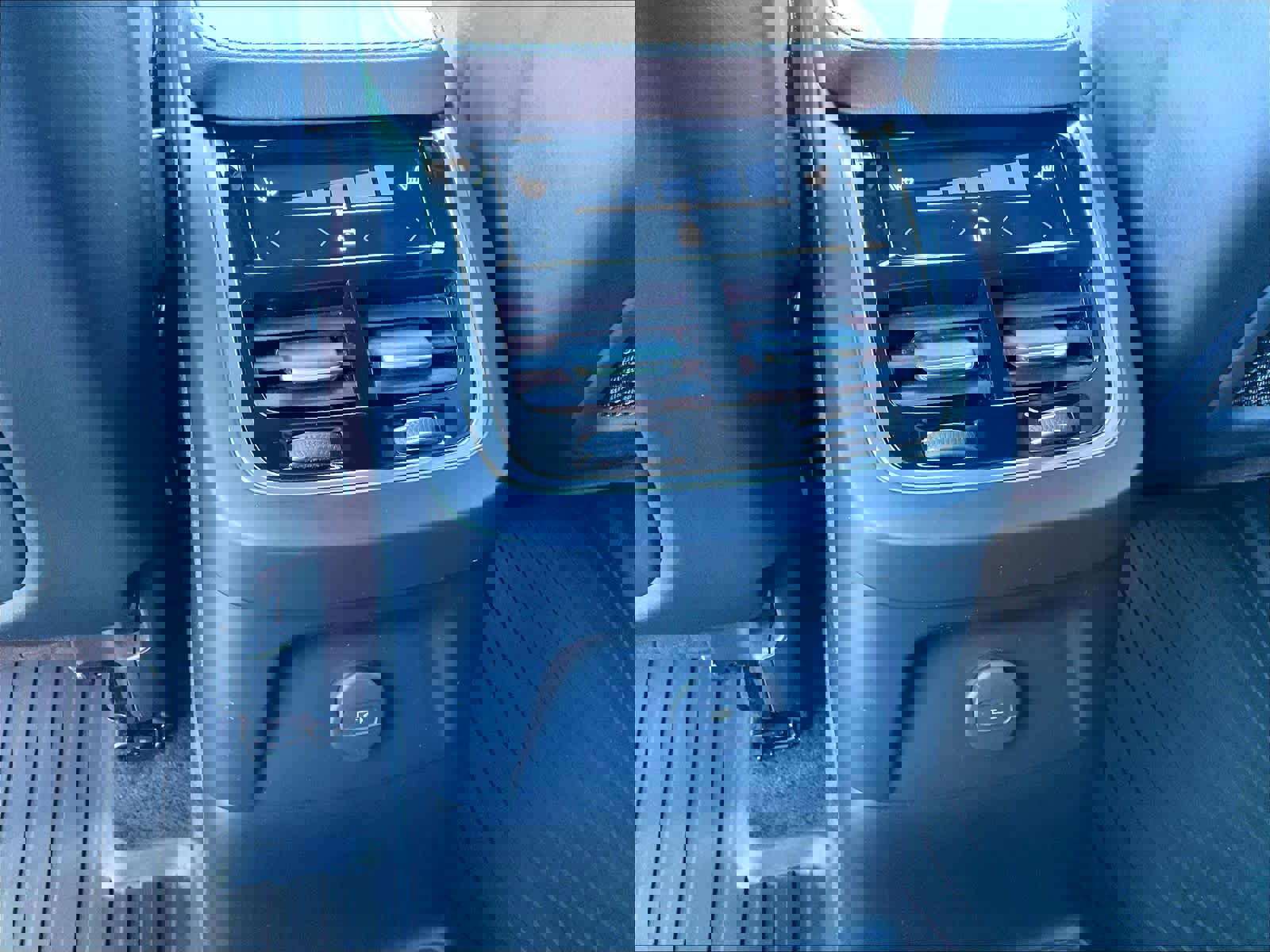 Used 2023 Volvo XC90 T8 Plus image 38