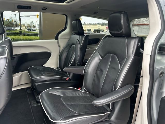 Used 2023 Chrysler Pacifica Limited image 10